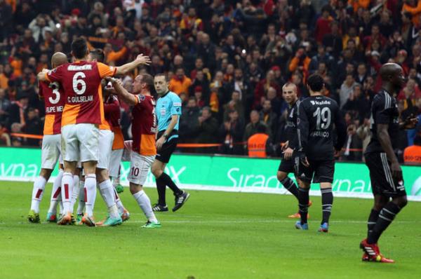 - Ceza sahasinin icinde boyle topa mi girilir allah askina ya. Dany`i Besiktas`a getiren zihniyete yaziklar olsun! Pozisyon penalti.