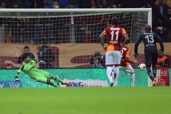 - Dany kiralk verilmedi mi niye hala Gs'de oynuyor ? :)