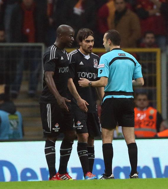 - Dany ald parann hakkn verdi,adam resmen penalt vermek icin kayd top iki metre uzakta.