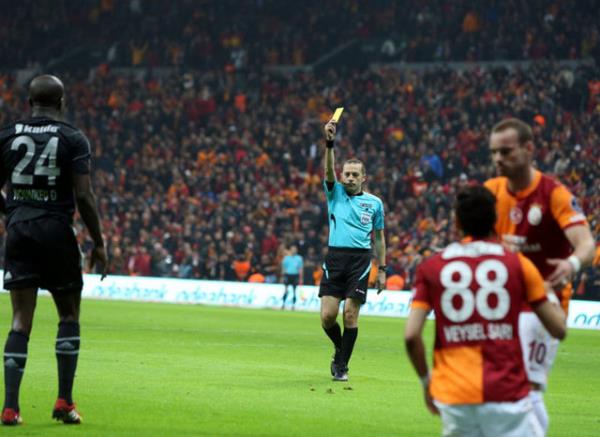 - Gerekten anlalmaz ve lzumsuz bir hareket! Hatta pozisyon, dany topa dokunsa bile penalt! Dnn artk!!