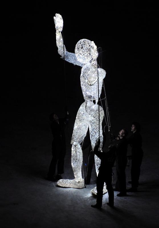 17. Akdeniz Oyunlar'nn Mersin Stadyumundaki alnda eitli gsteriler sunuldu.