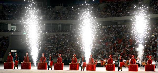 Gsteride Kenan Ik'n seslendirdii Piri Reis'in dilinden Akdeniz'in medeniyet hikayesi anlatld. Akdeniz'de yzen yunuslar ve deniz kaplumbaas "caretta caretta"lar zemine yanstlrken, 3 ktay temsil eden danslar ktalar zerinde gsteri sundu. Daha sonra kprler kurularak ktalar birletirildi ve danclar hep birlikte gsterilerine devam etti ve 3 kta tek yrek oldu.