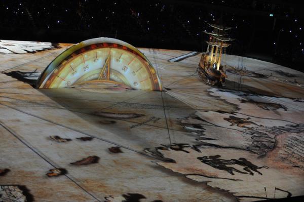 Mersin Stad'nda yaplan alta, Piri Reis'in haritasnn tm saha zeminini kaplamasyla gsteriler balad. Daha sonra sahaya getirilen gemi haritann zerinde dolat.