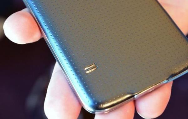 2.5 Ghzlik drt ekirdekli ilemci, 2 GB ram, NFC, 4G ve Bluetooth 4.0 yeni akll telefonun zellikleri arasnda yer alyor.