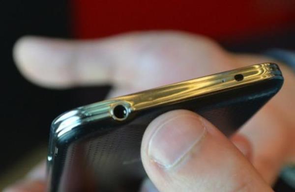 5.2 inlik ekran boyutuna sahip olan Samsung Galaxy S5, 19201080 znnrl sunuyor.