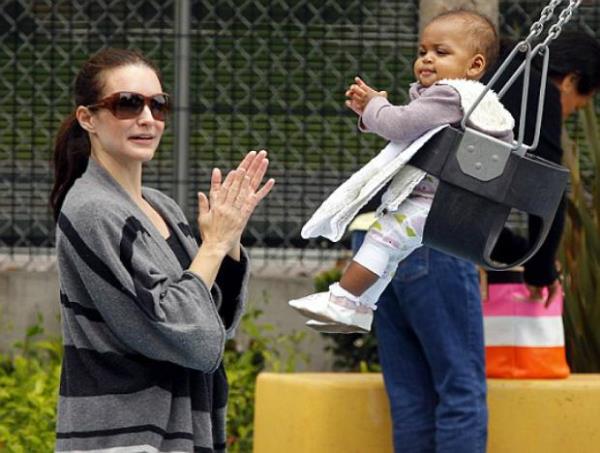 Kristin Davisin de evlatlk bir kz var.