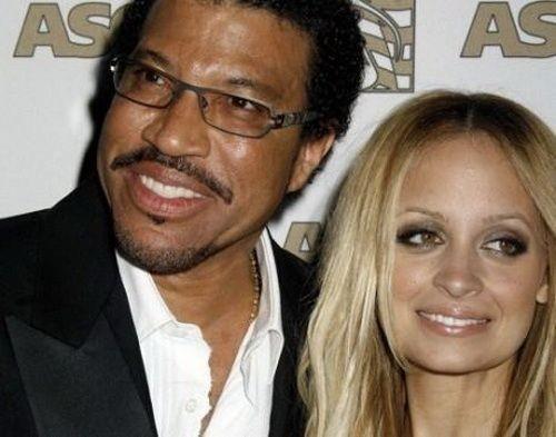 Lionel Richie, daha iki yandayken kendi ekibindeki arkadalarndan birinin kzn evlat edinmiti. lk balarda yaad olan bu evlatlk olay yasal statye kavuturulunca kz adn Nicole Richie olarak deitirdi.