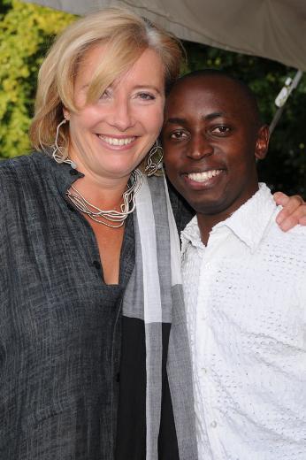 Emma Thompson ve ei Greg Wise, 16 yandaki Ruanda mltecisi Tindyebwa Agabay evlat edinmi ve ailesini kaybeden Agabann onun snrd edilmemesi iin ok aba harcamt.