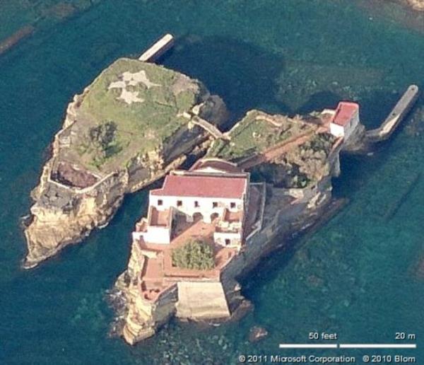 Gianni Agnelli adann yeni sahibi olmasyla akrabalar birer birer lmeye balar. Olu ise fidyeciler tarafndan karlr. Adann son sahibi Gianpasquale Grappone ise cinayetten sulanr ve hapse atlr.