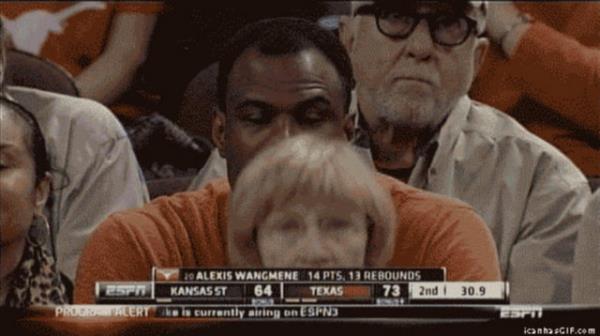 Fotoraflarnzda arka planda kan insanlar ve hayatlarn merak etmek