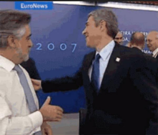 Birisiyle tanrken, ismine dikkat etmeyip, hemen unutmak