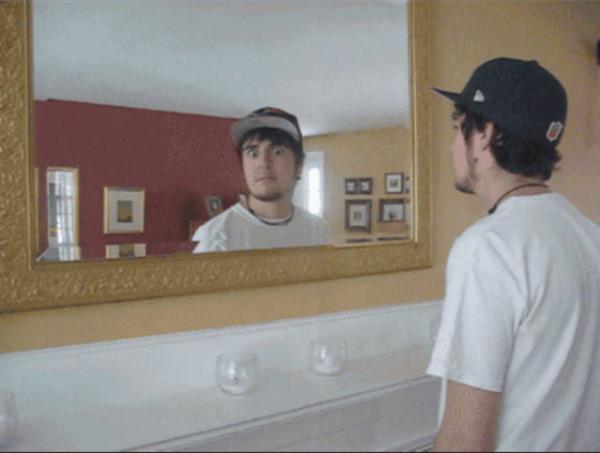 nnzde ayna olsa bile, ortak tuvaletlerde arkanz kontrol etmek