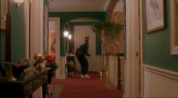 Eve gelince evde sizden bakasnn olmadn farkedip, sevinmek