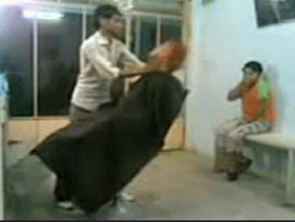 Berber veya Kuafrnzle muhabbet etmekten gerilmek