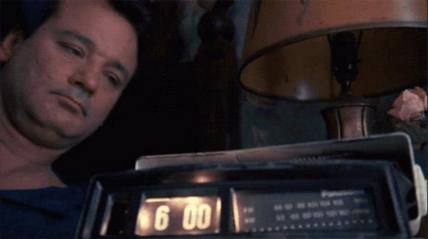 Alarm yarm saat nceye kurup, uyanmadan bol bol alarm ertelemek