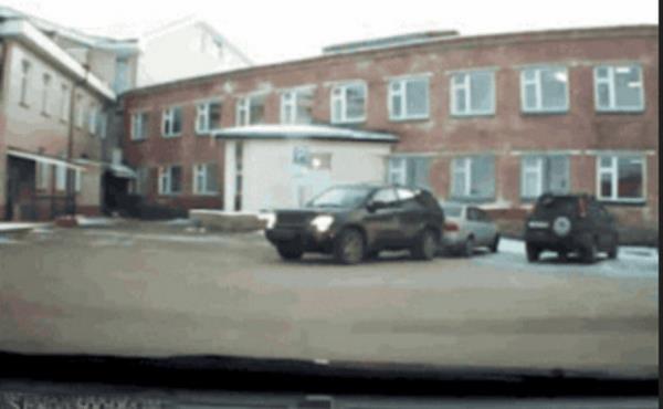 Park yeri ararken, daha iyi bir yer aramaktansa bulduunuz ilk msait yere parketmek