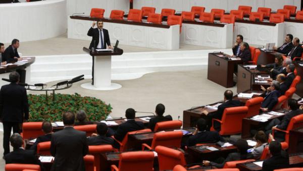 CHP stanbul Milletvekili Mslim Sar, Torba yasa teklifinin grld TBMM Genel Kurulu'nda krsde konumak zere sz ald.