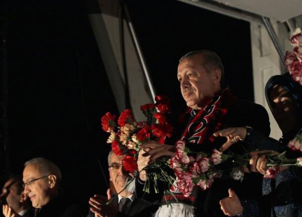 AK GNLLLER SON SZN SANDIKTA SYLEYECEK USTA