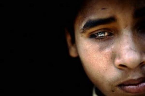 Deneylerde uyuyan kiinin hormon salgs izlenirken n aldnda hormonun azald, karanlkta youn olarak salgland tesbit edilmi. Bu bilimsel bir gerek! Ltfen karanlkta yatn ve ocuklarnz uyurken  kapatn...