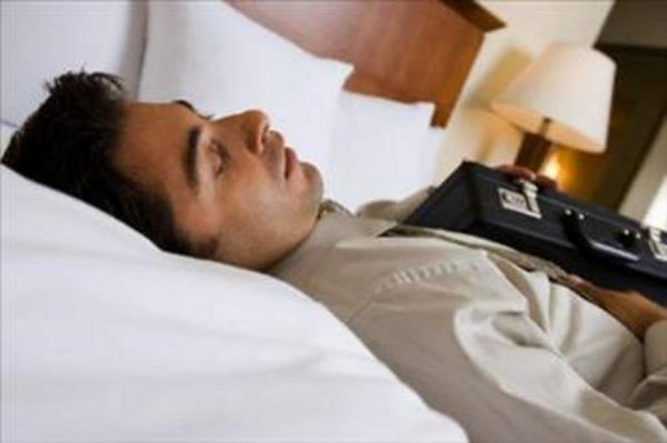 <p><b>Vcudun savunma mekanizmasn nasl glendirebiliriz?</b></p>   Vcudumuzun yeteri kadar kendini koruma mekanizmas var. nemli olan bu mekanizmalarn almasna engel olmadan bu mekanizmalar destekleyici davran biimlerini gelitirmek.