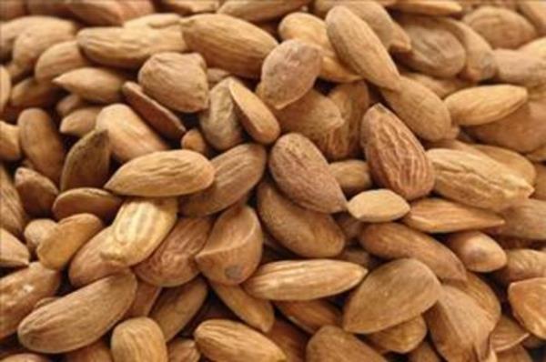 <p><b>Hangi gdalarda melatonin var?</b></p>   Vine, lahana, badem, fndk tr besinler melatoninden zengin. Ayrca papatya ay ve John's Wort gibi bitkisel rnler de yle. Gdalarn akam saatlerinde alnmas daha uygun.