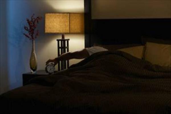 Gece 23.00 ila 03.00 arasnda salglanan ve vcudun savunma mekanizmasn glendirip, yalanmay geciktiren bir hormon var: Melatonin. Ve sadece gece ve sadece teknolojinin btn fileri ekilince devreye giriyor.