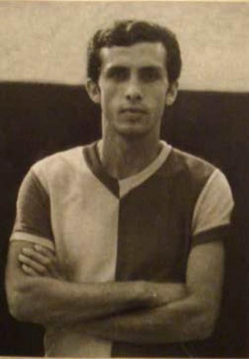 Futbol oynadn babasndan daha fazla gizleyemeyecektir. nk artk gazetelerde boy gstermeye balamtr. Ancak babasndan bekledii tepki olduka sert olur. Ahmet Bey onun stanbul Gen Karmas'yla yurtdna gitmesi iin gerekli veli muvafakatnamesini imzalamaz. Babas onun okumasn istiyordur.