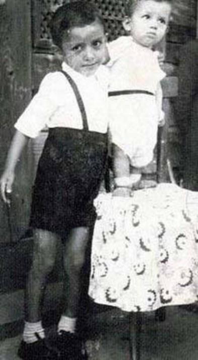 Ailesi ile birlikte 13 yandayken stanbul'a yerleti.