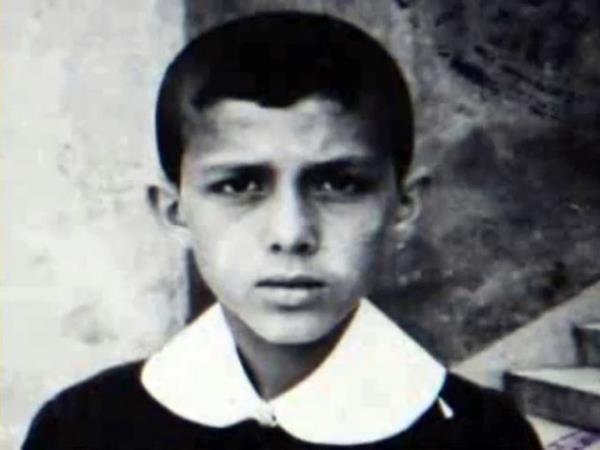 ocukluk dneminde ekstra harlk iin stanbul baz sokaklarnda limonata ve simit satt.