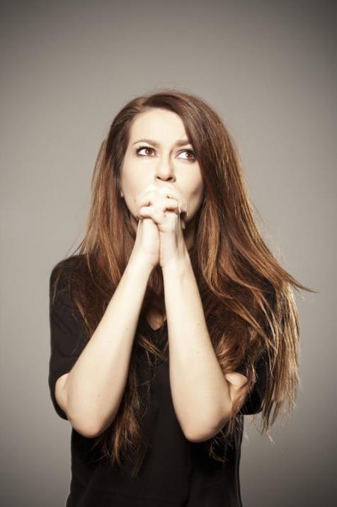 Kadna iddeti knamak ve 'ALO 183' hattnn bilinirliini arttrmak iin Yapmcln ve sanat ynetmenliini Seluk Kaya?nn stlendii projede 33 nl isim, fotoraf sanats Eren Yiit?in objektifinin nne geti.