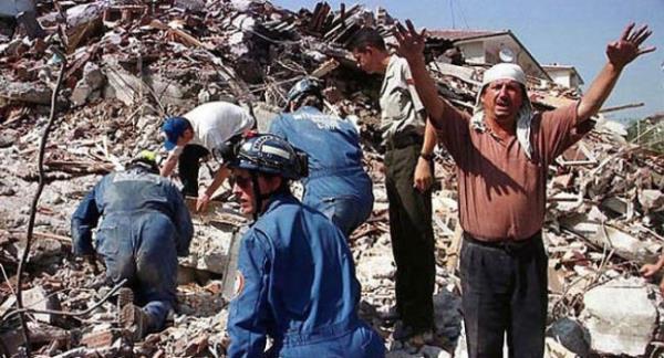 <p>17 Austos 1999, zmit Depremi (Trkiye)</p>   7.6 byklndeki depremde 17.217 vatandamz hayatn kaybetti.