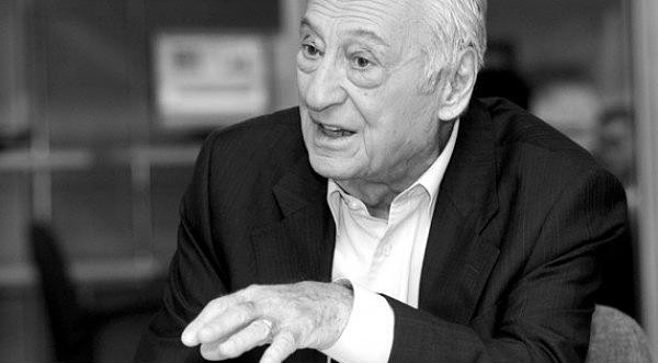 13 Mays 1971&#8242;de Trt'de ilk kez uzun bir yayn yapld. Bu program Halit Kvan ve Fecri Ebciolu sundu.