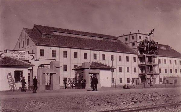 lk eker fabrikas'nda 1926 ylnda ilk kez eker retildi. O zamana kadar eker pancarnn ne olduu dahi bilinmiyordu.