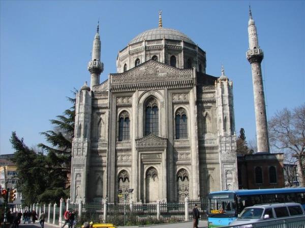 Fatih Pertevniyal Valide Sultan Camii, 3 yayg ile birer adet hat levha, sa, ipek rt ve yalk (2011)