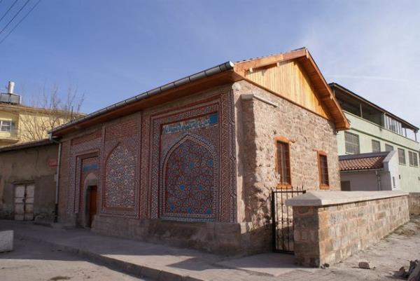 Aksaray Hac Yusuf Camii, 4 hal ve 16 kilim (2004)