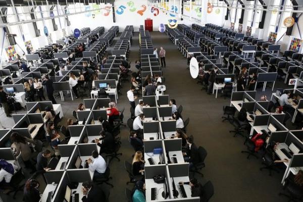 <p><b>Turkcell</b></p>   2012/12 (TL): 2,083,045,000   <p>2013/09 (TL): 1,823,597,000 </p>  2013/12 (TL): 2,330,319,000