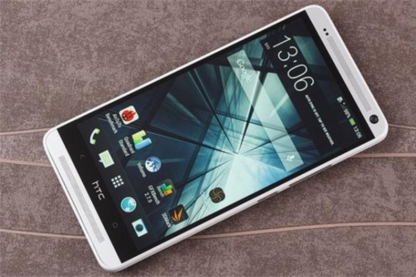 <p><b>15. HTC One Max </b></p>  HTC markasnn ilk telefon-tablet karm olan "phablet" rn. Metal kasaya sahip cihaz salam ancak ok ar.