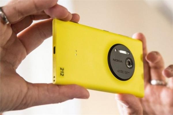 <p><b>13. Nokia Lumia 1020 </b></p>  Nokia Lumia 1020 piyasadaki en iyi Windows telefonu olarak kabul ediliyor.