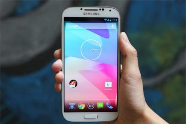 <p><b>7. Samsung Galaxy S4 </b></p>  Samsung'un bayrak gemisi olan Galaxy serisinin drdnc nesli beklendii kadar iyi kmad. Galaxy almak isteyenlere rnn bir sonraki srm olan S5'i beklemeleri tavsiye ediliyor.