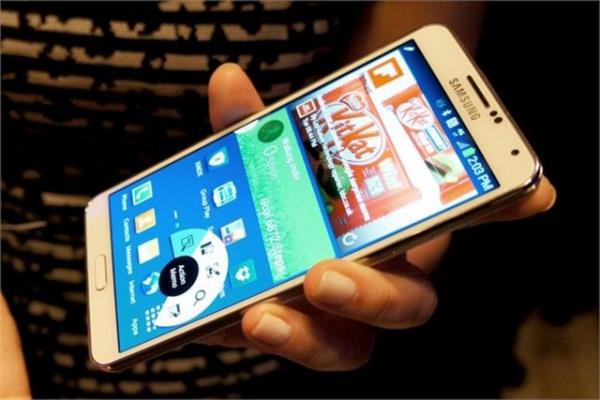 <p><b>8. Samsung Galaxy Note 3 </b></p>  "Phablet" kategorisini akll telefonlar arasnda sokan Note serisinin nc nesil modeli. 5,7 in ile piyasadaki en byk ekrana sahip.