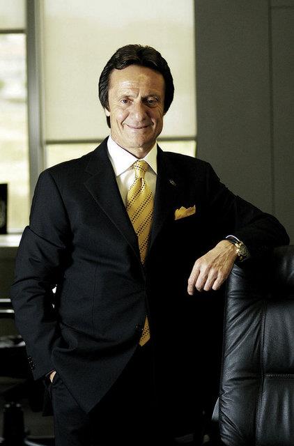 <p><b>20) Ahmet Nazif Zorlu / Zorlu Holding </b></p>  2014 Serveti: 1.2 milyar dolar   <p>2013 Serveti: 1.4 milyar dolar</p>