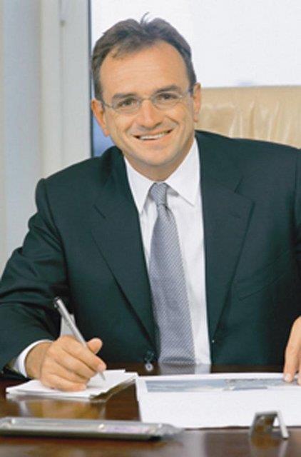 <p><b>10) Mehmet Sinan Tara / ENKA Holding </b></p>  2014 Serveti: 1.6 milyar dolar   <p>2013 Serveti: 1.4 milyar dolar</p>