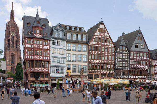 7- Frankfurt (Almanya)