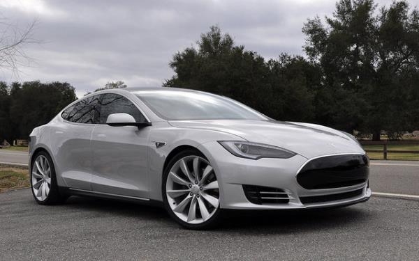 te Tesla S'in d grnm