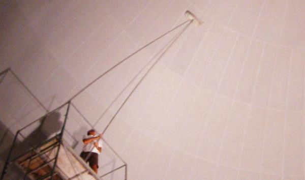 Dev ekran temizleyicisi