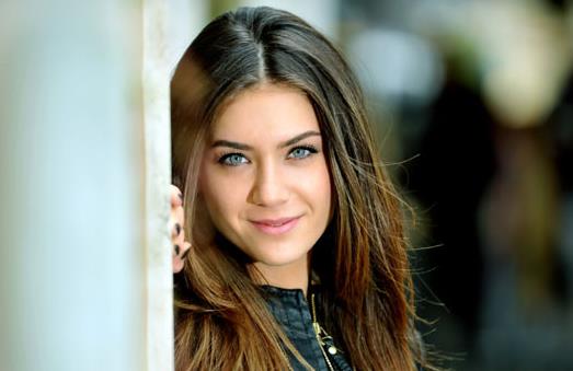 <p><b>FULYA ZENGNER </b></p>  Tam beklediim gibi kt KurtSeyitveura muhteem oyunculuklar muhteem grntler kalite yapm.