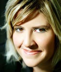 <p><b>AHU OZYURT </b></p>  Zarif ve naif guzel seyleri ozlemisiz. Baska bir dunya gibi geldi. KurtSeyitveSura Ellerinize saglik eceyorenc ;)