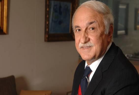 Trkiye'nin en zengin iadam olan Hsn zyein'in Bodrum- Gndoan'da lks bir villas bulunuyor. zyein'in olu, Fiba'nn veliaht Murat zyein ei Edvina zyein'le Bebek'te yayor. Murat zyein'in engelky'de de evi var.