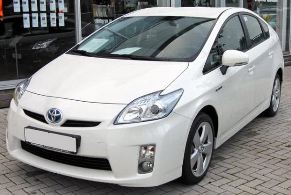3) Toyota Prius