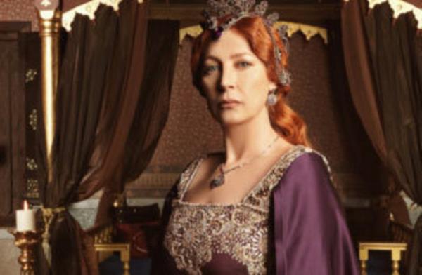 Cisr-i Mustafa Paa'da kervansaray, cami ve imaret inasyla buralar iin gelir kaynaklar vakfetmitir. 1561 ylnda da Hicaz halkna 3000 altn gndermitir.